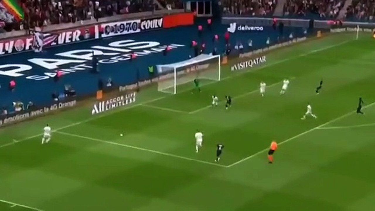 Passe incrível de Neymar