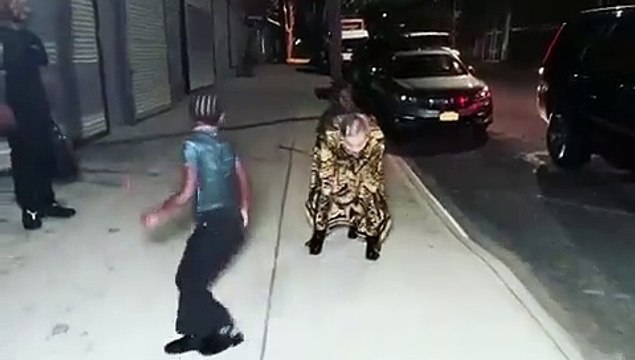 Madonna mostra momento de diversão ao lado das filhas gémeas