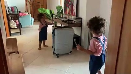 "Para duas crianças brincarem não é preciso mil e um brinquedos xpto"