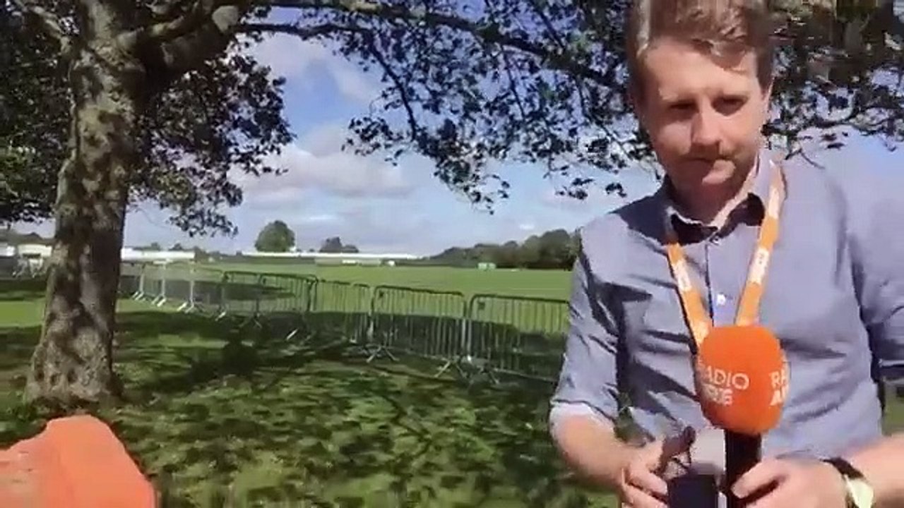 Jornalista tenta fazer reportagem em dia de vento. Resultado é hilariante