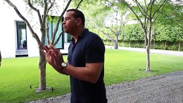 Jennifer Lopez recebe presente de luxo do noivo... mas tem medo de o usar