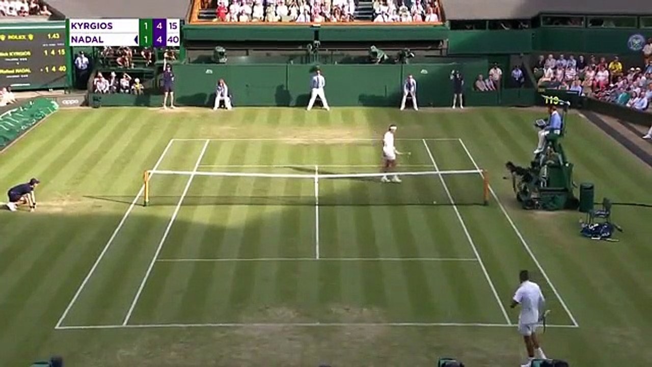 Nick Kyrgios acerta com a bola em Nadal