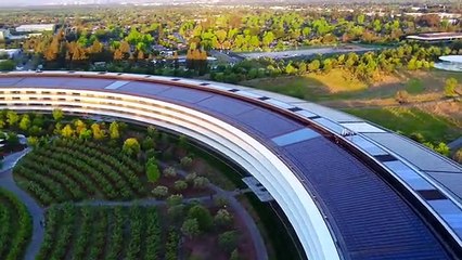 Drone revela misterioso palco no centro da sede da Apple