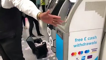 Máquina de bitcoins cospe notas em Londres