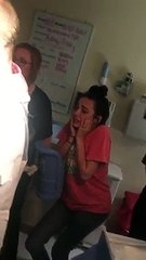 Adolescente assiste a parto da irmã e reação é hilariante
