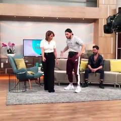 Conan Osíris ensinou Tânia Ribas de Oliveira a dançar o tema "Telemóveis"