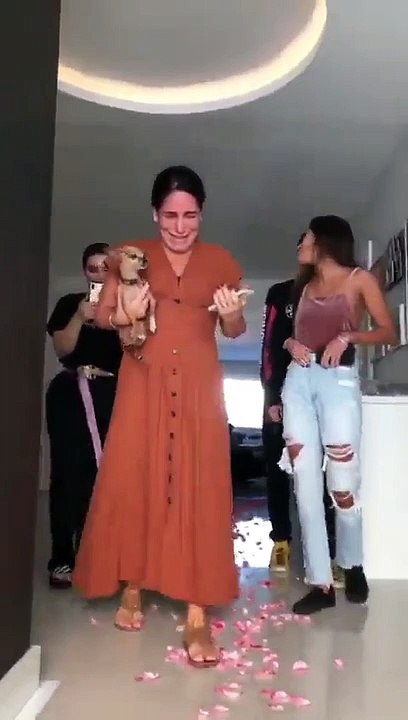 Glória Pires recebe surpresa especial dos filhos