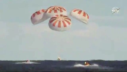 Cápsula da SpaceX aterra com sucesso na Terra