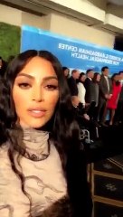 Kim Kardashian na inauguração da centro médico em homenagem ao pai