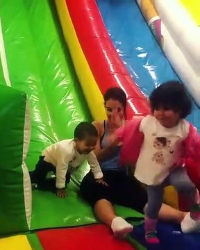 Vídeo: Georgina Rodríguez diverte-se em insuflável com os gémeos