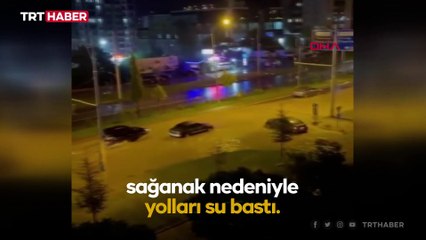 Malatya'yı sağanak vurdu: Caddeler göle döndü