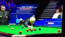 John Higgins adormece durante jogo de snooker