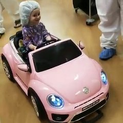 Beep! Beep! Neste hospital, as crianças vão de carro para as cirurgias