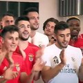 Plantel canta os parabéns ao Benfica