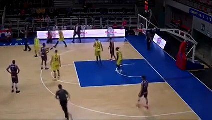 Árbitro agredido por jogador