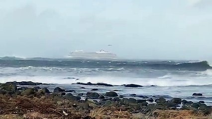 Retiradas 1.300 pessoas de cruzeiro à deriva na costa da Noruega