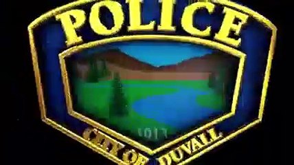 Polícias e grupo de crianças em confrontos... de neve. Ora veja