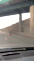 Homem filmado a andar de trotinete a 85 km/h em autoestrada de França