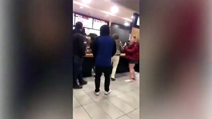 Download Video: Discussão em McDonald