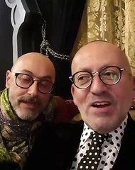 Vídeo: Manuel Luís Goucha em cantorias de Natal com o marido