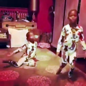 Filhas gémeas de Madonna dão espetáculo