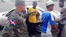 Autoridades mandam parar carro com 18 pessoas na República Dominicana