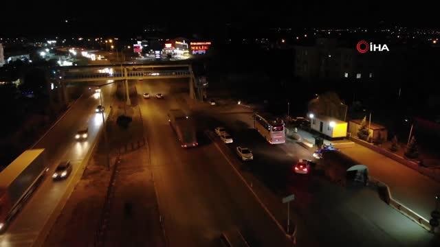 43 ilin geçiş güzergâhında gece yarısı 'otobüs' denetimi: Takograf, emniyet kemeri ve HES kodu kontrolleri yapıldı