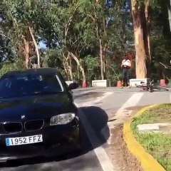 Camionista agride ciclistas com martelo em Pontevedra