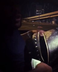 Mayweather dá 1000 dólares a sem abrigo