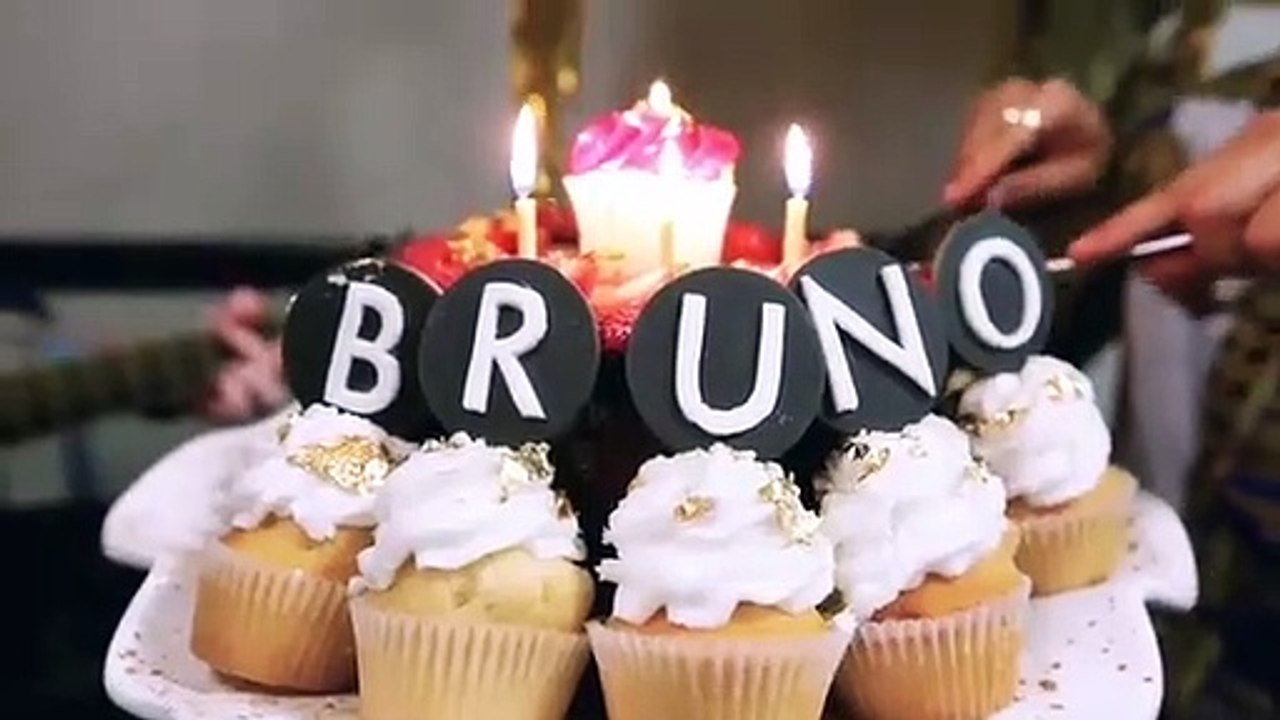 Em dia especial, Bruno Mars "contrata" Ed Sheer...