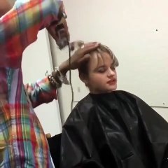 Mudança radical: Joey King rapa o cabelo para dar vida a nova personagem