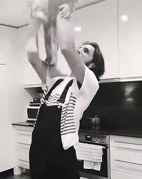 Carolina Deslandes mostra brincadeira entre pai e filho e ‘derrete’ fãs