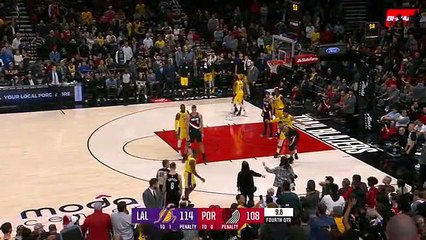 Rajon Rondo fala com uma adepta