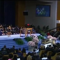 Eis o vídeo da atuação de Ariana Grande no funeral de Aretha Franklin