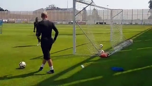 Golo de CR7 no treino