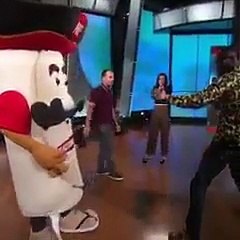 Murro de Deontay a mascote