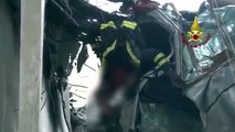 Autoridades partilham resgate de uma das vítimas da queda de ponte