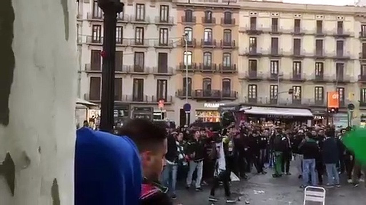 Adeptos do Sporting enchem praça de Barcelona