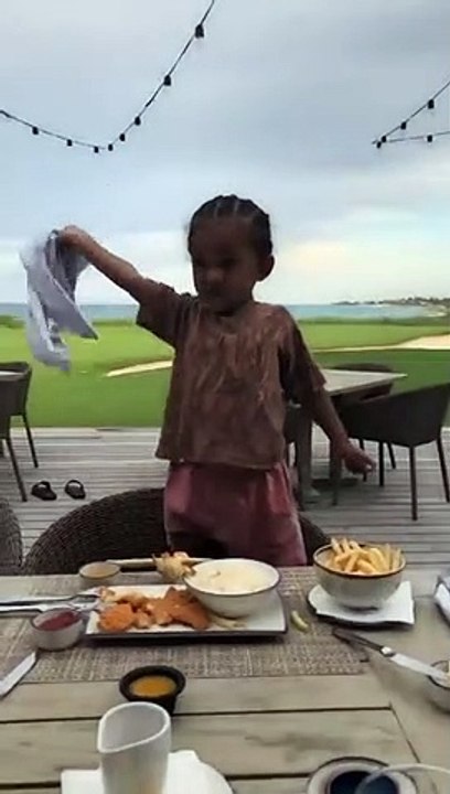 Filho de Kim Kardashian destaca-se ao exibir "dotes" para a dança