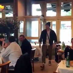 Vídeo: O momento carinhoso em que Beckham é surpreendido por filho