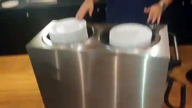 Fernando Mendes protagoniza momento de diversão e faz de DJ... com pratos