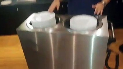 Fernando Mendes protagoniza momento de diversão e faz de DJ... com pratos