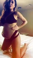 Em roupa íntima, Sabrina Sato exibe ‘barriguinha’ de grávida