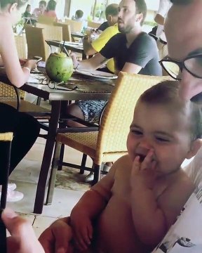 Rita Rugeroni mostra (grande) felicidade da filha mais nova ao ver irmãos