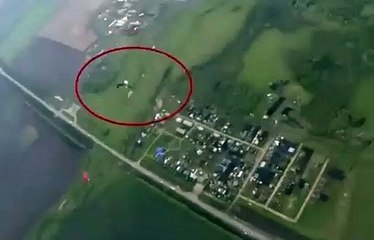 Dois paraquedistas morrem após colidirem no céu