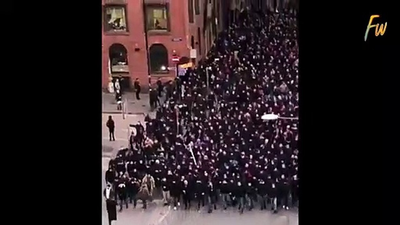 Adeptos do Basileia chegam a Manchester em clima de festa