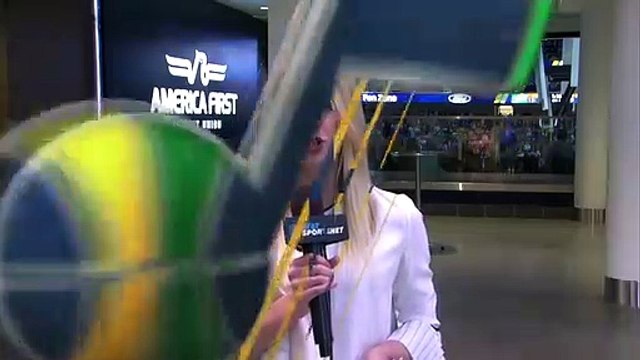 Estrela da NBA ajuda pequeno fã a ver melhor com óculos especiais