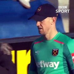 Joe Hart apanha chapéu enviado por adepto