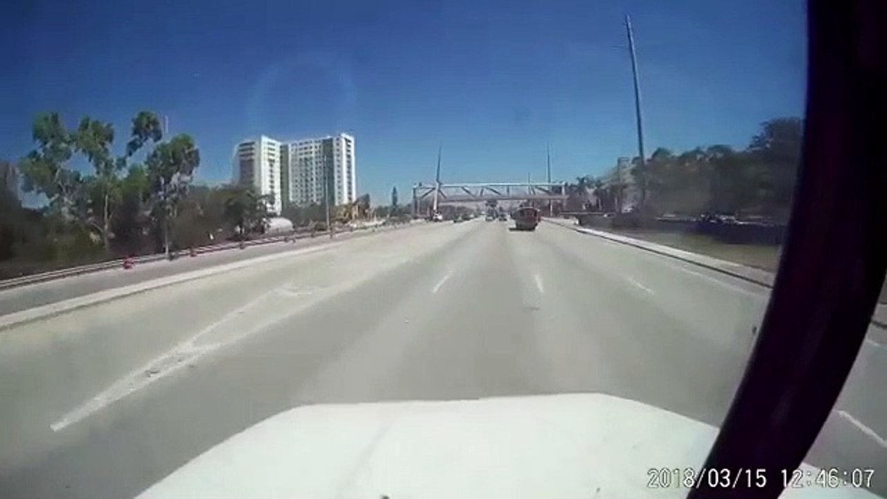Divulgada filmagem que mostra momento em que ponte de Miami caiu