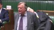 Deputado britânico adormece durante debate na Câmara dos Comuns